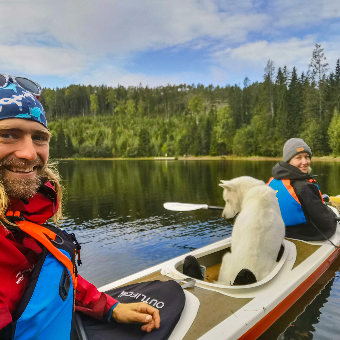 2 persons and a dog in a Melker örskär, family kayak